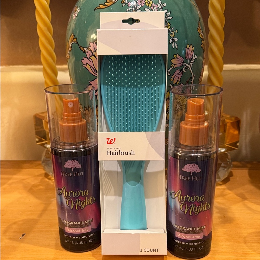 Tree Hut (2) Aurora Nights Fragrance Mist Set & Hairbrush